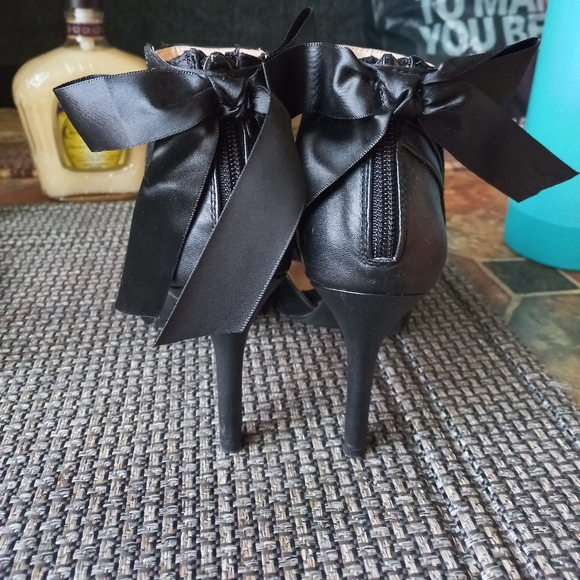 Black Genuine Leather & Suede high heels, snap around the ankles, - Picture 2 of 5